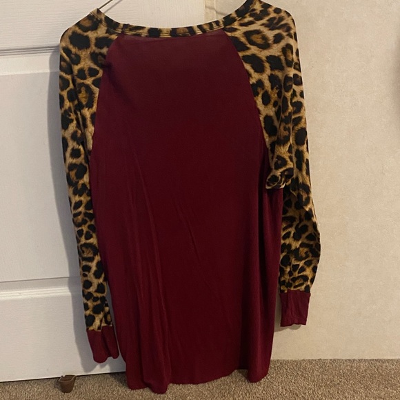 Long-Sleeve Twist Hem Tee with Leopard Raglan Sleeves - Burgundy - Picture 2 of 3